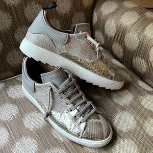 Esseutesse metallic sneakers